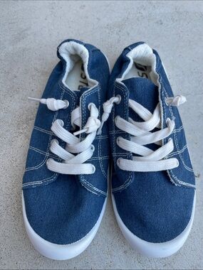 STQ Blue Canvas Sneakers Women’s Size 7 Faux Fur Lined Lace-Up Shoes NEW